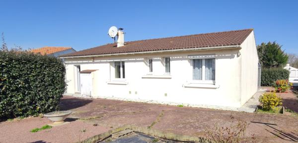MAISON DE PLAIN PIED AVEC DOUBLE GARAGE DANS QUARTIER CALME