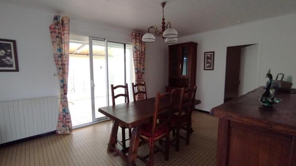 MAISON DE PLAIN PIED AVEC DOUBLE GARAGE DANS QUARTIER CALME