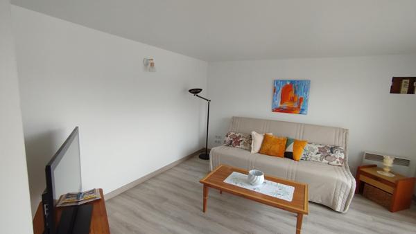 MAISON DE PLAIN PIED AVEC DOUBLE GARAGE DANS QUARTIER CALME