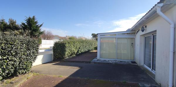 MAISON DE PLAIN PIED AVEC DOUBLE GARAGE DANS QUARTIER CALME