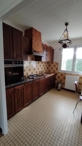 MAISON DE PLAIN PIED AVEC DOUBLE GARAGE DANS QUARTIER CALME