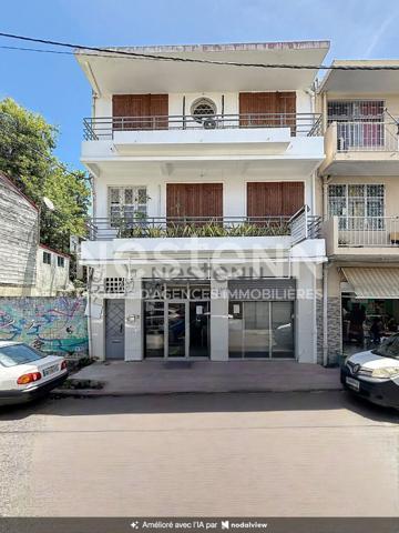 À VENDRE UN IMMEUBLE SUR 3 NIVEAUX À POINTE-À-PITRE