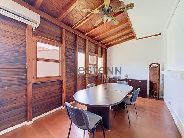 À VENDRE UN IMMEUBLE SUR 3 NIVEAUX À POINTE-À-PITRE