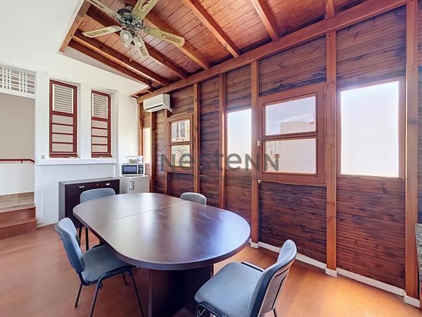 À VENDRE UN IMMEUBLE SUR 3 NIVEAUX À POINTE-À-PITRE