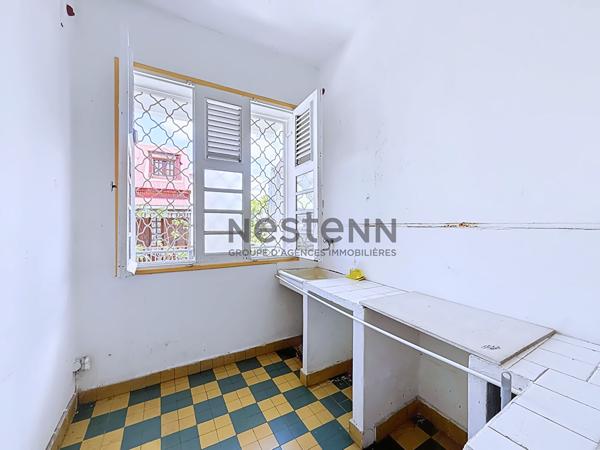 À VENDRE UN IMMEUBLE SUR 3 NIVEAUX À POINTE-À-PITRE