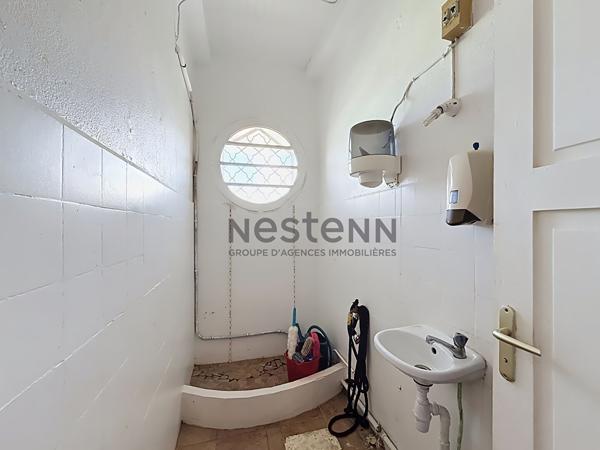 À VENDRE UN IMMEUBLE SUR 3 NIVEAUX À POINTE-À-PITRE
