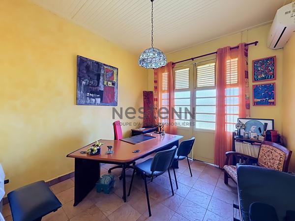 À VENDRE UN IMMEUBLE SUR 3 NIVEAUX À POINTE-À-PITRE