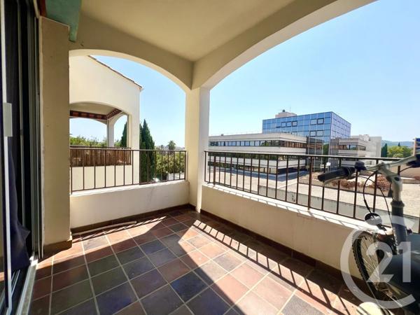 Appartement F3 à vendre  3 pièces - 72,65 m 2   HYERES  - 83