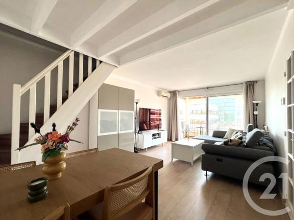 Appartement F3 à vendre  3 pièces - 72,65 m 2   HYERES  - 83