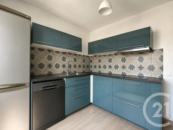 Appartement F3 à vendre  3 pièces - 72,65 m 2   HYERES  - 83