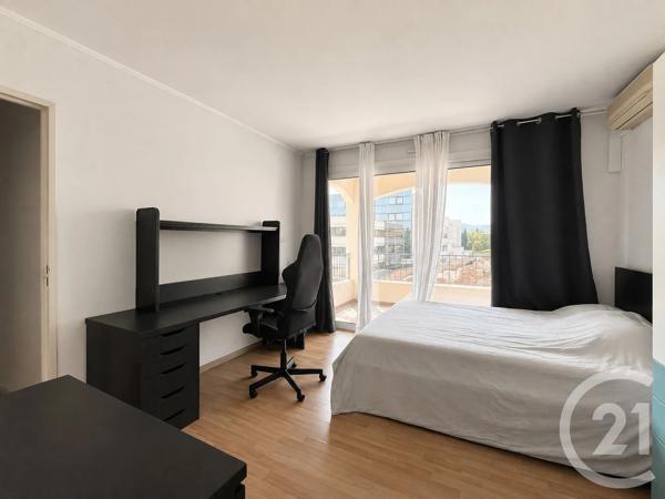 Appartement F3 à vendre  3 pièces - 72,65 m 2   HYERES  - 83