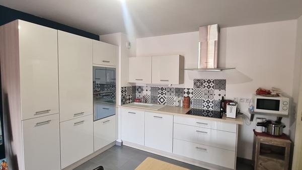 Gardanne (13120) Appartement 3 pieces avec terrasse et stationnement.