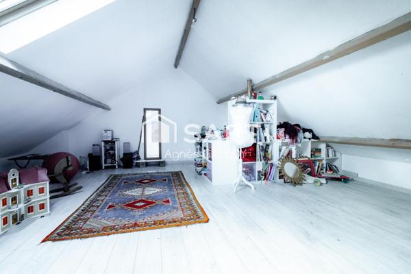 Une adresse prisée et une surface rare à la vente