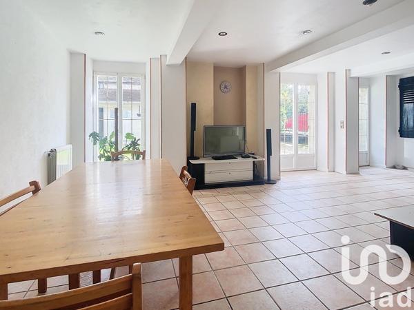 Maison traditionnelle 5 pièces de 131 m² à Champlost (89210)