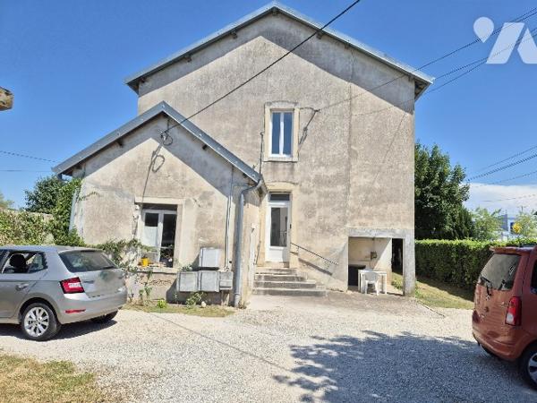 GRAY, appartement acutellement loué de type F4.