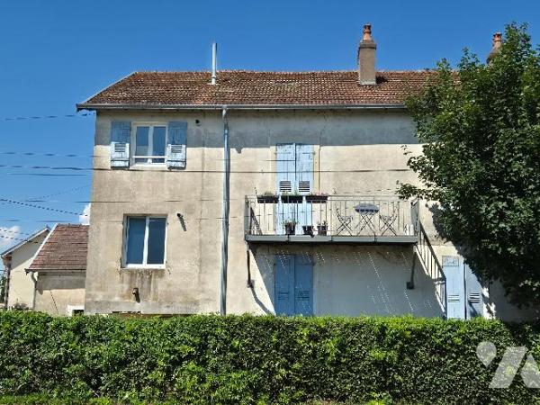 GRAY, appartement acutellement loué de type F4.