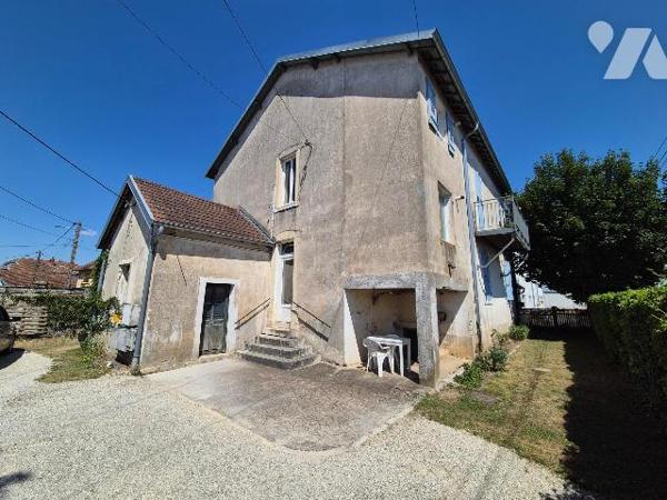 GRAY, appartement acutellement loué de type F4.