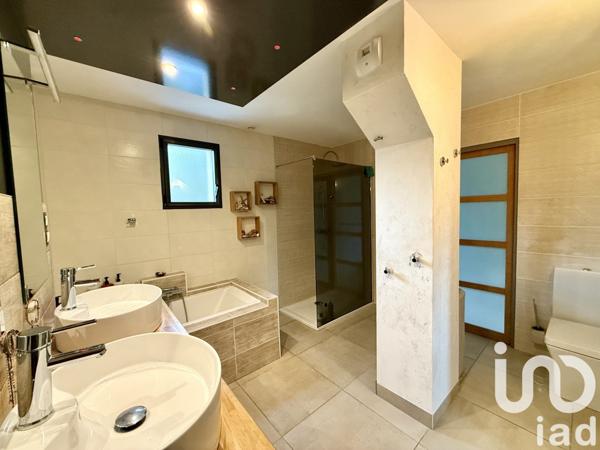 Maison à vendre 7 pièces 190 m² Saint-Étienne-de-Montluc