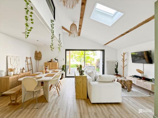 Coup de coeur assuré ! Maison avec piscine et ancien chai rénové