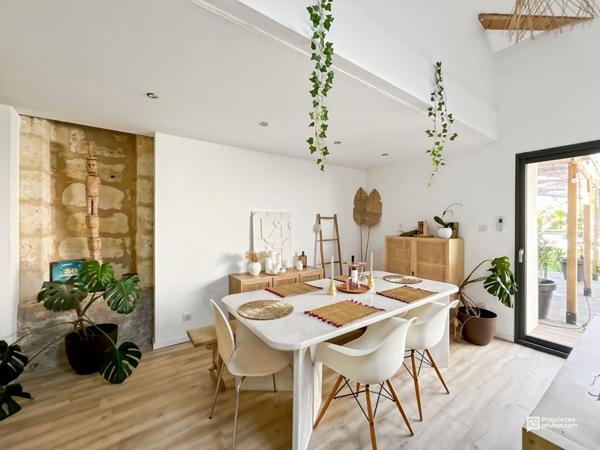 Coup de coeur assuré ! Maison avec piscine et ancien chai rénové