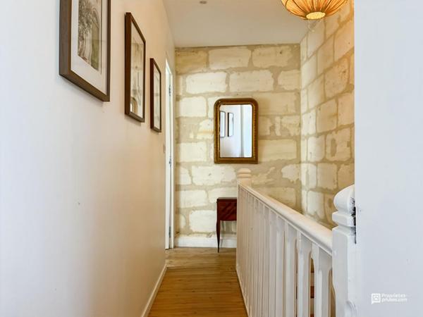 Coup de coeur assuré ! Maison avec piscine et ancien chai rénové