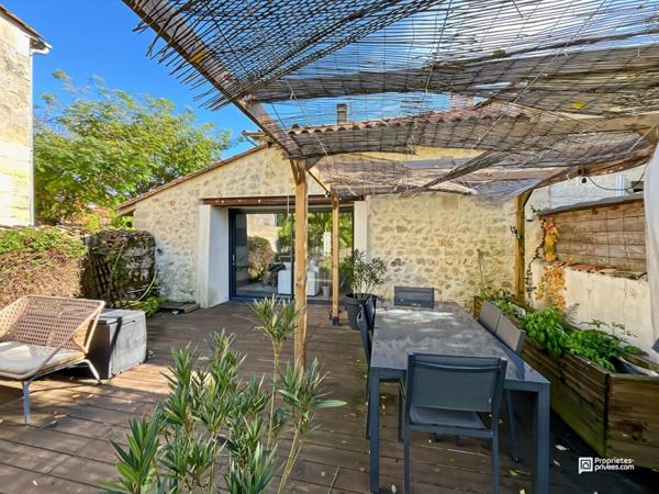 Coup de coeur assuré ! Maison avec piscine et ancien chai rénové