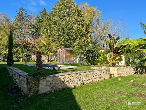 Coup de coeur assuré ! Maison avec piscine et ancien chai rénové