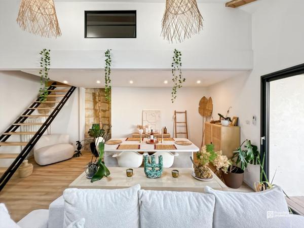 Coup de coeur assuré ! Maison avec piscine et ancien chai rénové