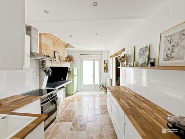 Coup de coeur assuré ! Maison avec piscine et ancien chai rénové