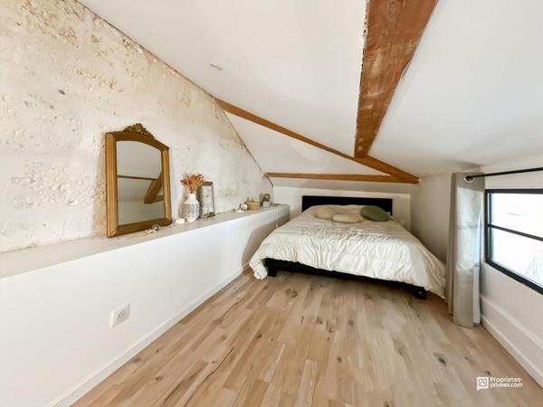 Coup de coeur assuré ! Maison avec piscine et ancien chai rénové