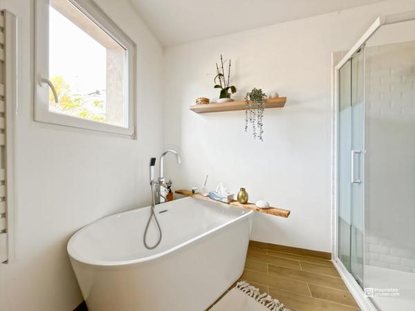 Coup de coeur assuré ! Maison avec piscine et ancien chai rénové