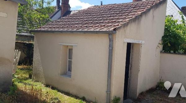 A VENDRE - A CHATRES SUR CHER -  Proche des services cette charmante maison de ville à usage d'...