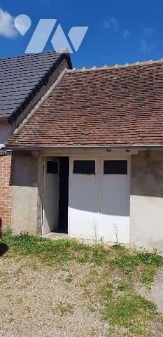 A VENDRE - A CHATRES SUR CHER -  Proche des services cette charmante maison de ville à usage d'...