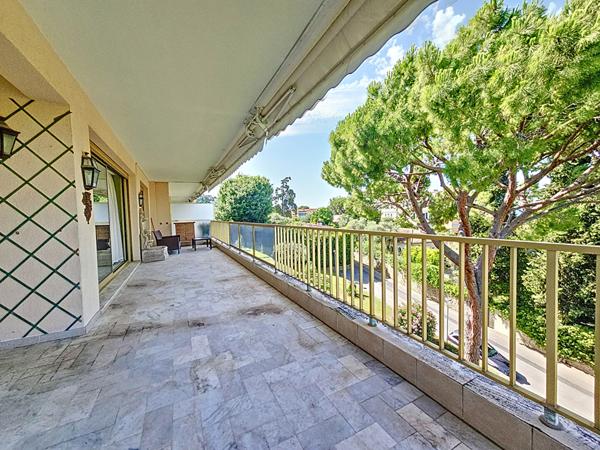 Cannes Dernier étage Appartement 4 pièces 123.30 m² terrasse vue verdure et mer