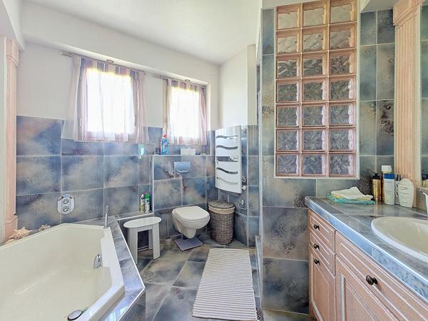 Cannes Dernier étage Appartement 4 pièces 123.30 m² terrasse vue verdure et mer