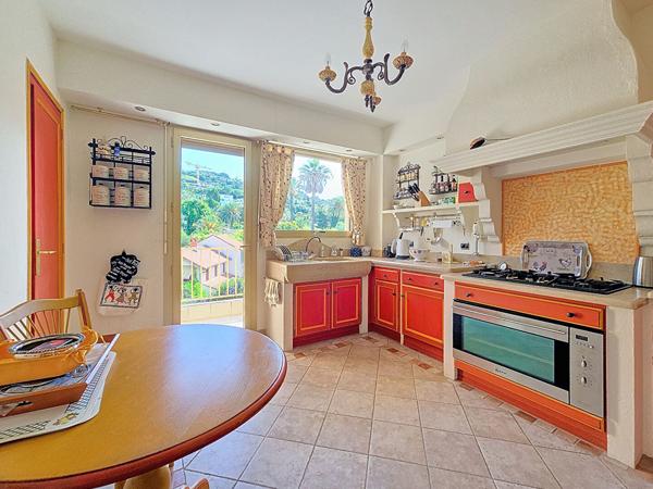 Cannes Dernier étage Appartement 4 pièces 123.30 m² terrasse vue verdure et mer