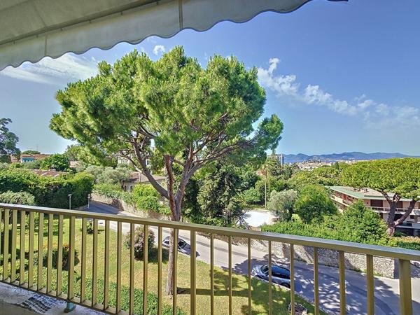 Cannes Dernier étage Appartement 4 pièces 123.30 m² terrasse vue verdure et mer