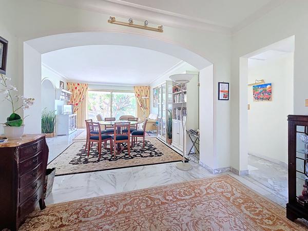 Cannes Dernier étage Appartement 4 pièces 123.30 m² terrasse vue verdure et mer