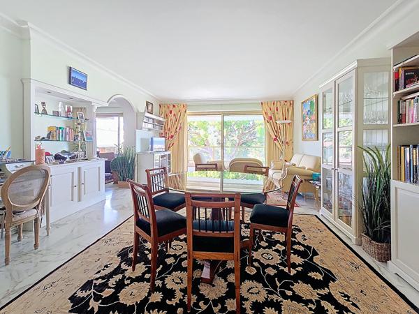 Cannes Dernier étage Appartement 4 pièces 123.30 m² terrasse vue verdure et mer