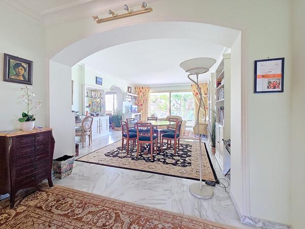 Cannes Dernier étage Appartement 4 pièces 123.30 m² terrasse vue verdure et mer