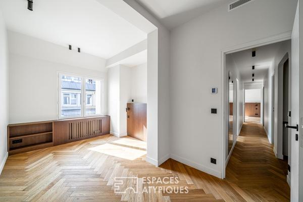 Duplex en dernier étage rénové avec vue à Madeleine