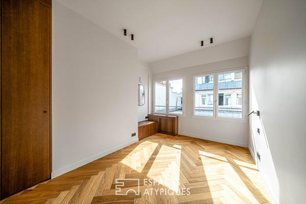 Duplex en dernier étage rénové avec vue à Madeleine