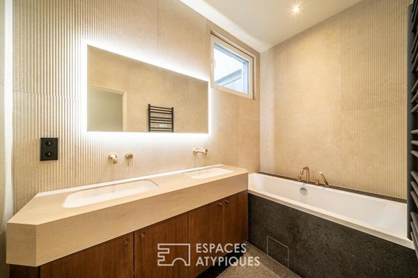 Duplex en dernier étage rénové avec vue à Madeleine
