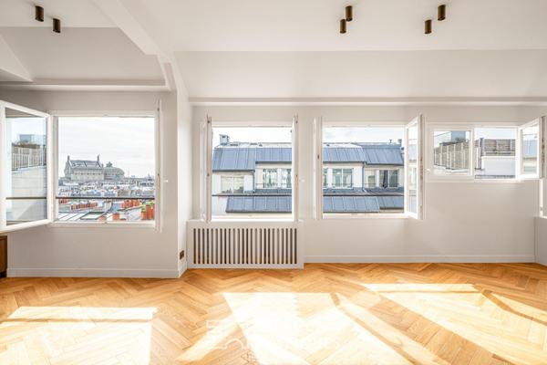 Duplex en dernier étage rénové avec vue à Madeleine
