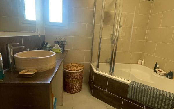 Appartement à vendre    3 pièces •  Vedène