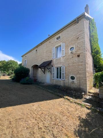 Maison de caractère à restaurer à moins de 10 mn de GRAY