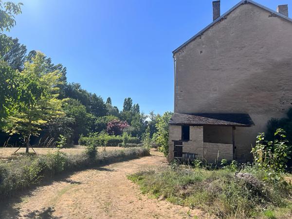 Maison de caractère à restaurer à moins de 10 mn de GRAY