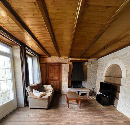 Maison de caractère à restaurer à moins de 10 mn de GRAY