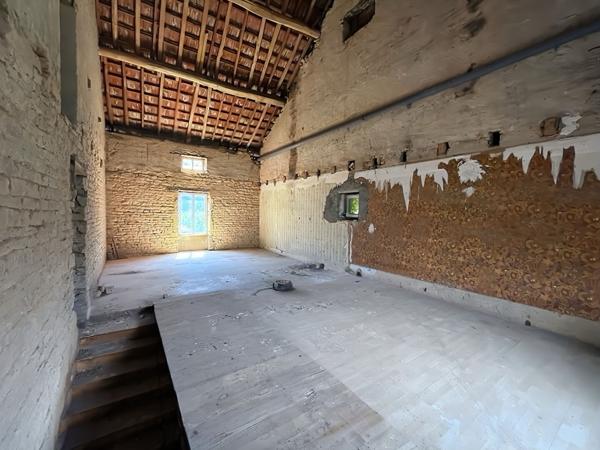 Maison de caractère à restaurer à moins de 10 mn de GRAY