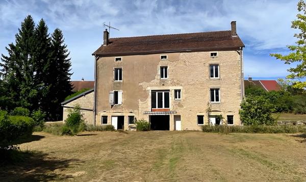 Maison de caractère à restaurer à moins de 10 mn de GRAY